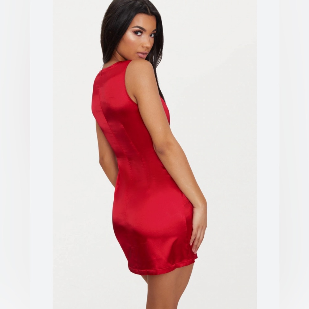 Windsor Red  Body-con  Mini Dress silky Fabric Women’s Size Small Mock neck NWT